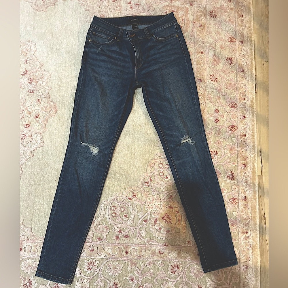 WHITE HOUSE BLACK MARKET DENIM SKINNY MID RISE KNEE DISTRESSED SKIMMER JEANS